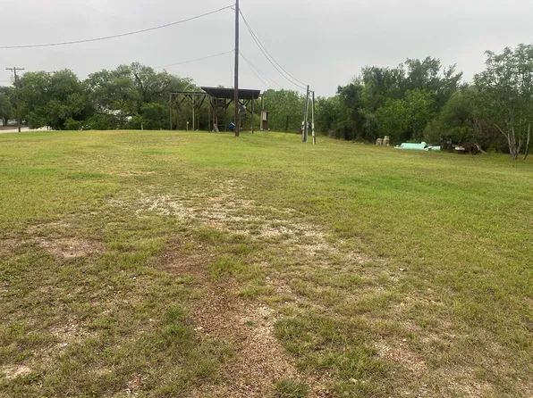 908 Power St, Refugio, TX 78377
