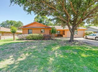 809 Danish Dr, Grand Prairie, TX 75050
