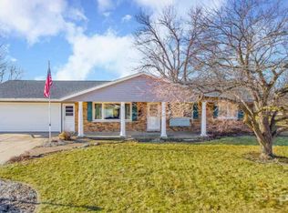 1208 Kingsbury Rd, Washington, IL 61571