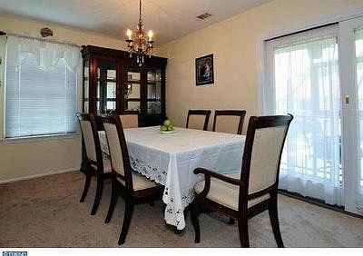 5th image of 194 Wyndham Pl