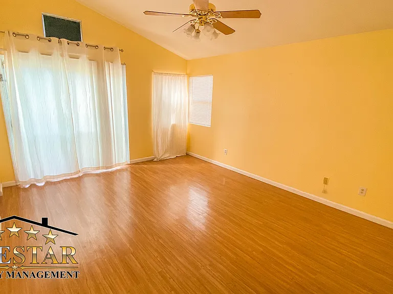 8501 Tamworth St — Photo 15