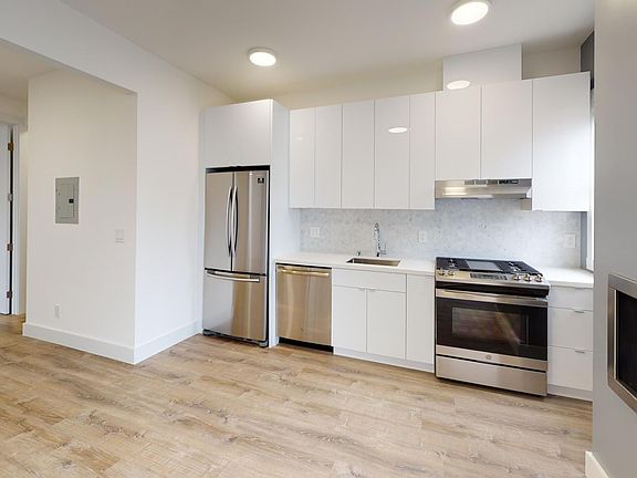 2nd image of 3201 Octavia St APT 204
