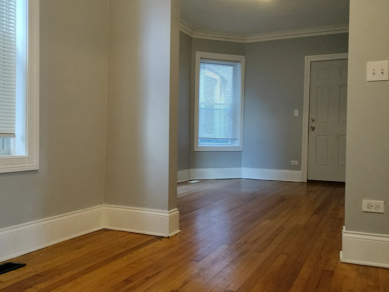 7408 South Eberhart Avenue - 1R — Photo 2