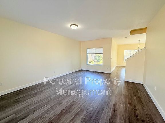 2nd image of 1021 NE 45th St