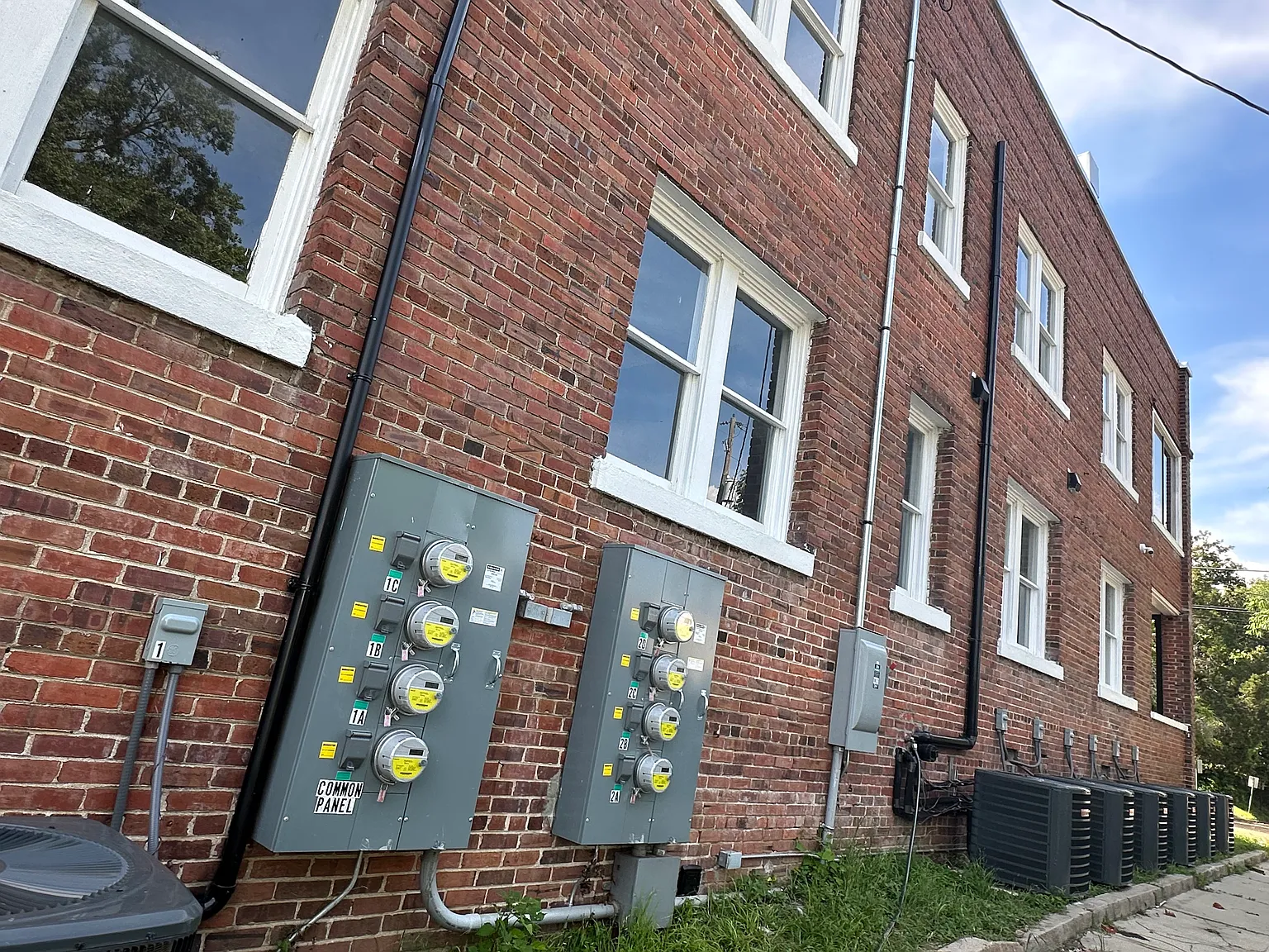 2 bed, 2050 sqft, $1,300 — Photo 3