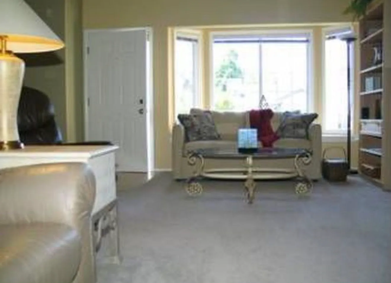 3 bed, 2.5 bath, 1376 sqft, $2,550 — Photo 3