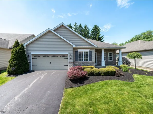 30 Barnstone Ln #18, Canfield, OH 44406
