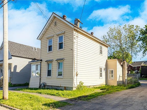 2nd image of 1409 Erie St