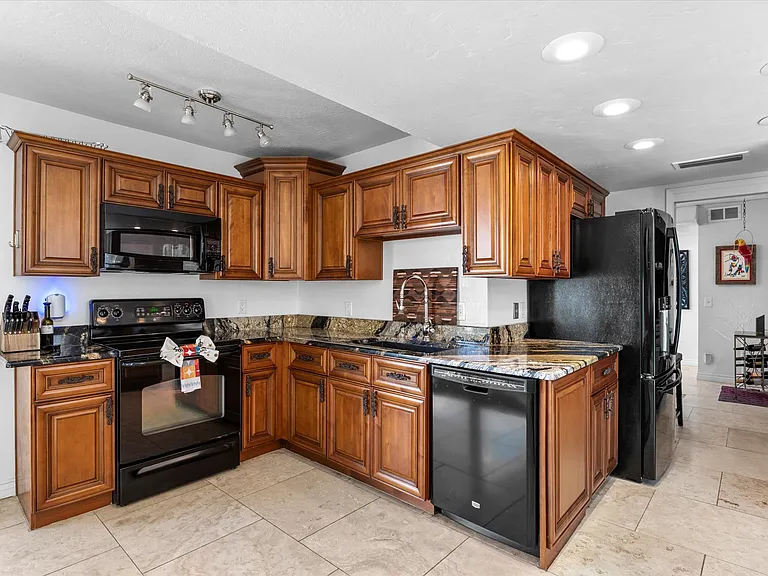 7005 N Barbados Pl — Photo 16