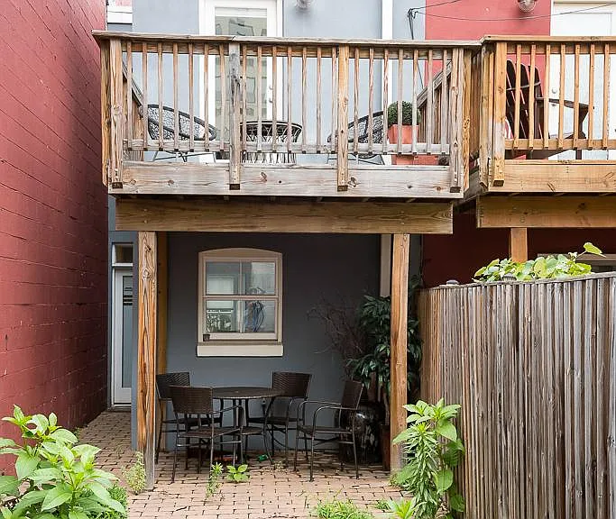 221 E St NE — Photo 31