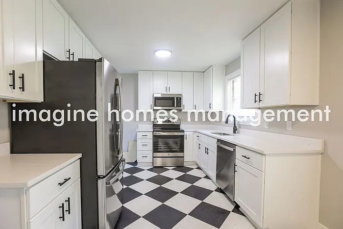 3 bed, 1.5 bath, 1284 sqft, $1,995 — Photo 4