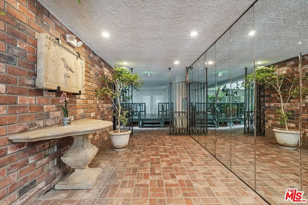 2 bed, 2.0 bath, 1149 sqft, $4,495 — Photo 3