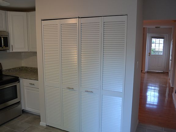 4th image of 4115 Dawn Valley Ct #70F
