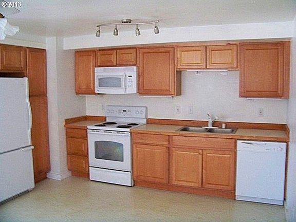 3rd image of 3813 NE 129th Ave