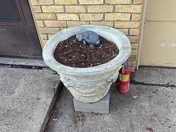 3rd image of 32140 Dresden Ave