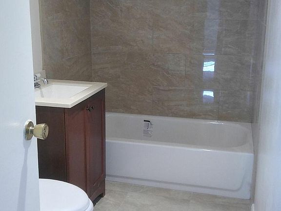 5th image of 17950 Bellflower St #9095036016