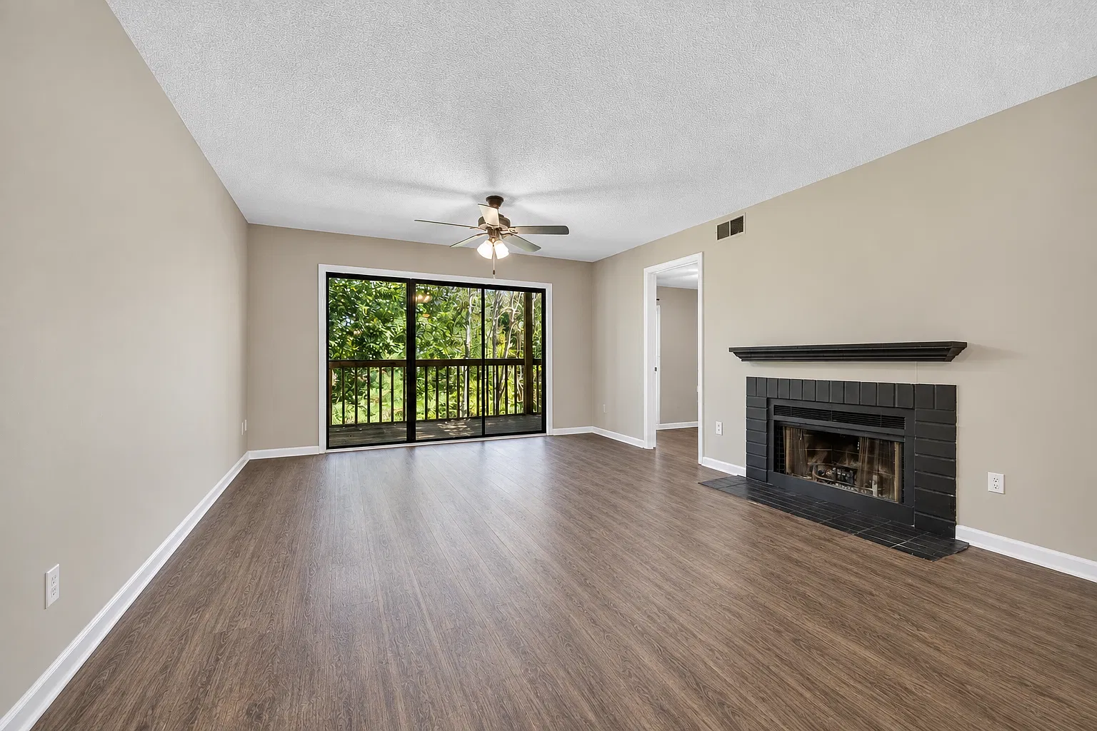 2 bed, 1300 sqft, $1,595 — Photo 2