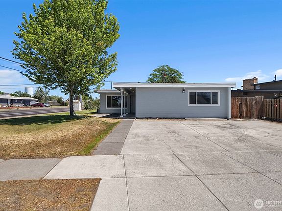 3rd image of 1003 S Evergreen Drive
