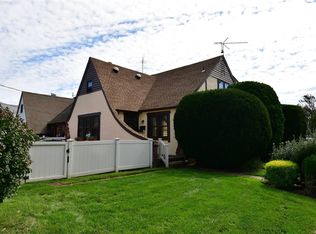 916 Centennial Ave, Baldwin, NY 11510