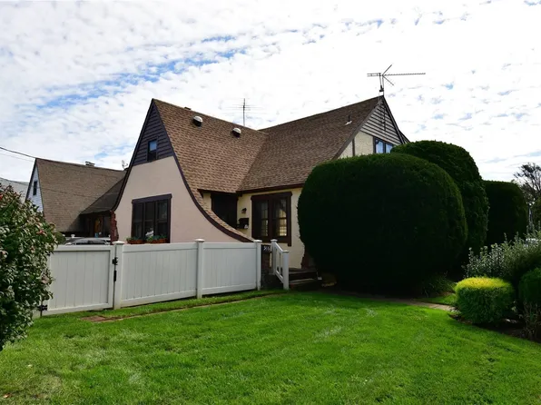 916 Centennial Avenue, Baldwin, NY 11510