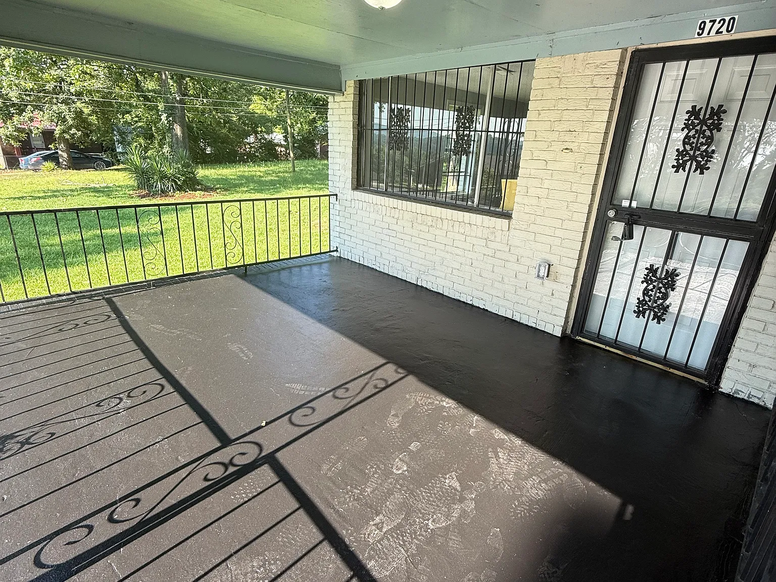 3 bed, 927 sqft, $1,200 — Photo 2
