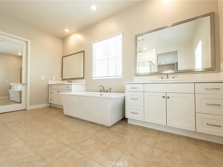 107 Pitch — Photo 12