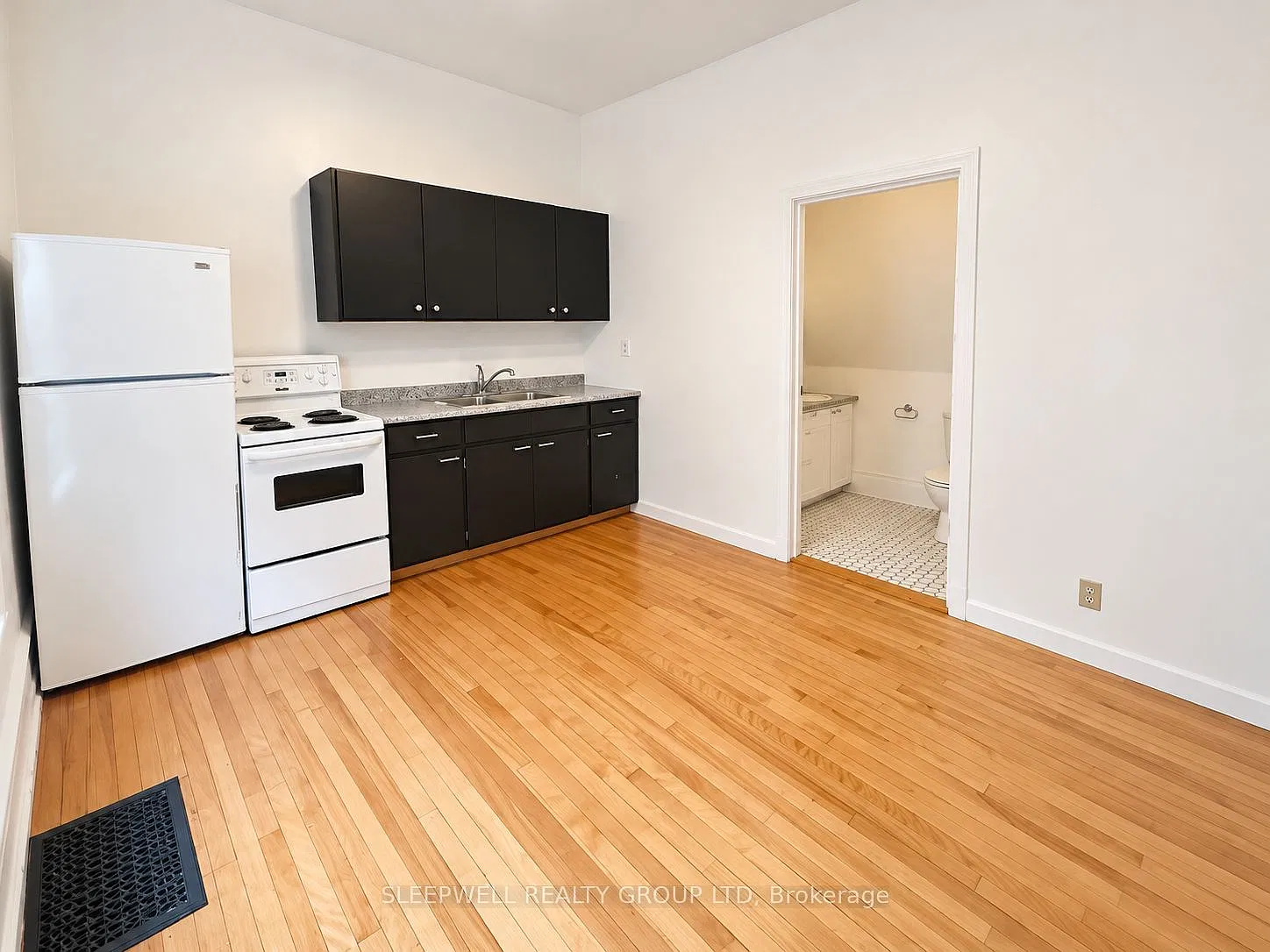 389 Daly Ave — Photo 3