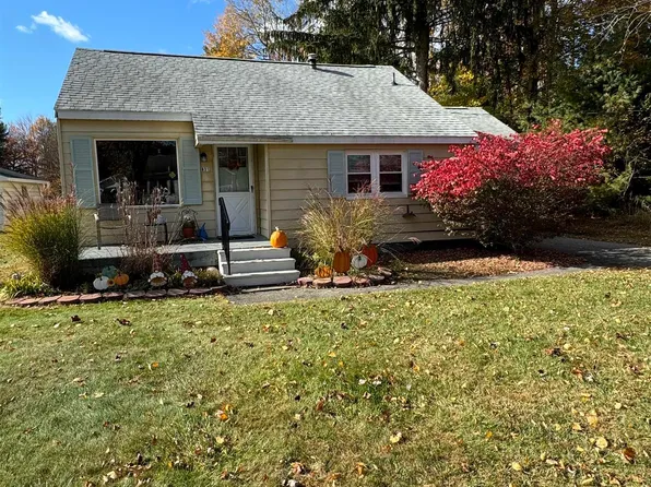 831 Smith St, East Tawas, MI 48730