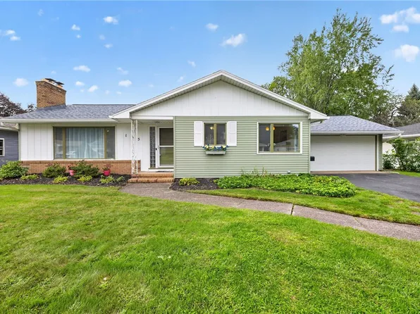 105 Pine Tree Ln, Rochester, NY 14617