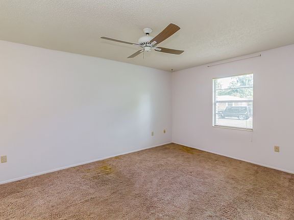 2nd image of 208 Connie Lee Ct