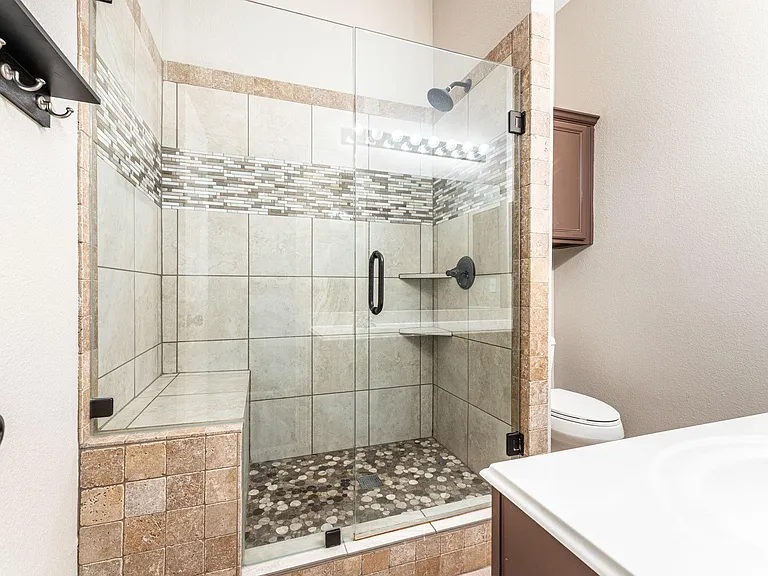 608 Laura Ln — Photo 17
