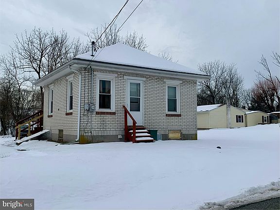 3rd image of 425 Montgomery Ave