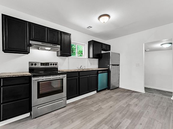 6th image of 827 E Garfield Street
