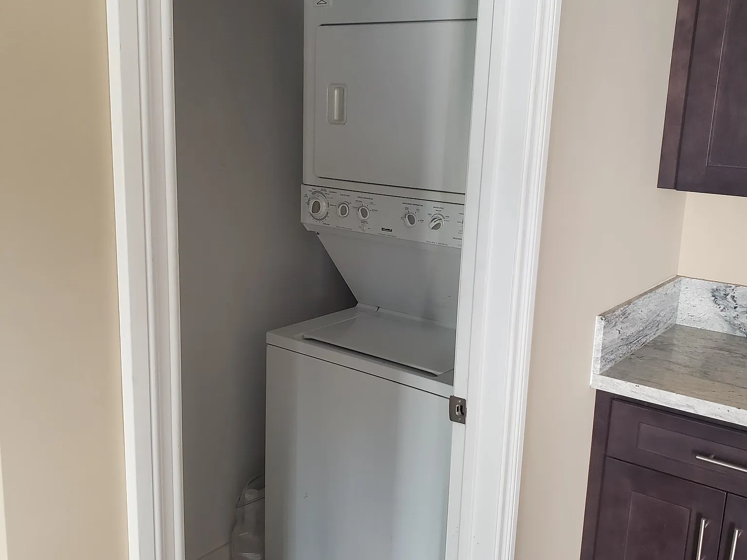 1 bed, 800 sqft, $2,100 — Photo 3