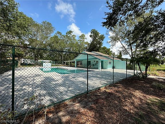 3rd image of 10742 Lemontree Ct