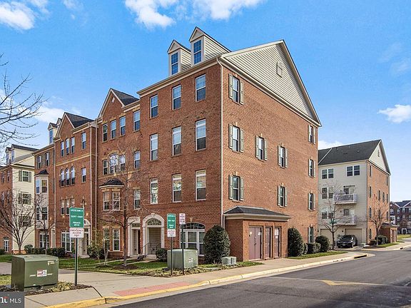 3rd image of 15179 Leicestershire St #44