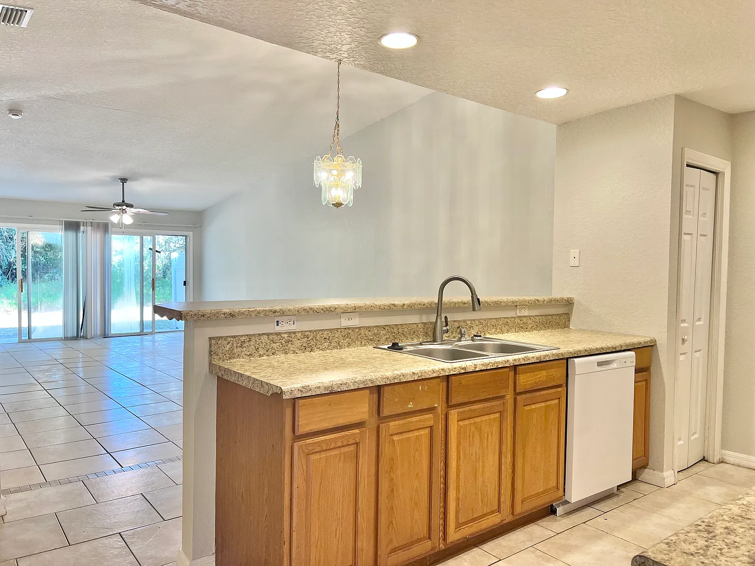 2 bed, 1550 sqft, $1,850 — Photo 4