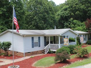 118 Old Orchard Ln, Pilot Mtn, NC 27041