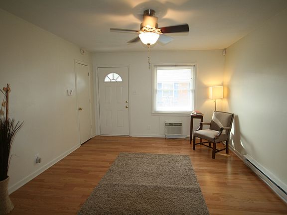 4th image of 2004 Jersey Ave APT B