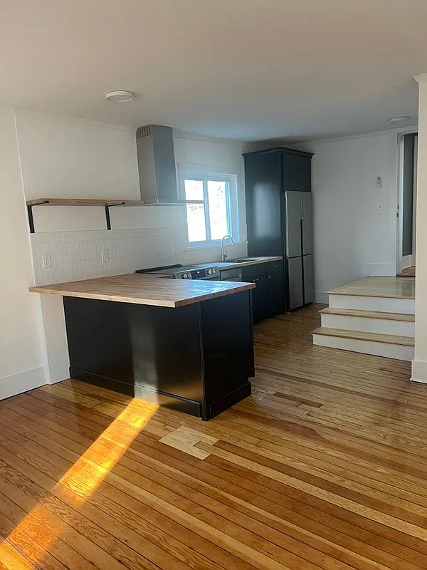 2 bed, 1.0 bath, 1200 sqft, $2,075 — Photo 3