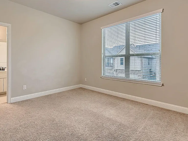 4113 Broadway Ave — Photo 16