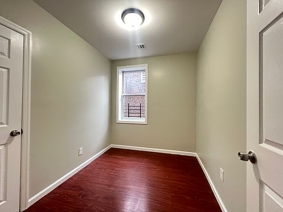 4th image of 90-94 Eaton Pl #1B