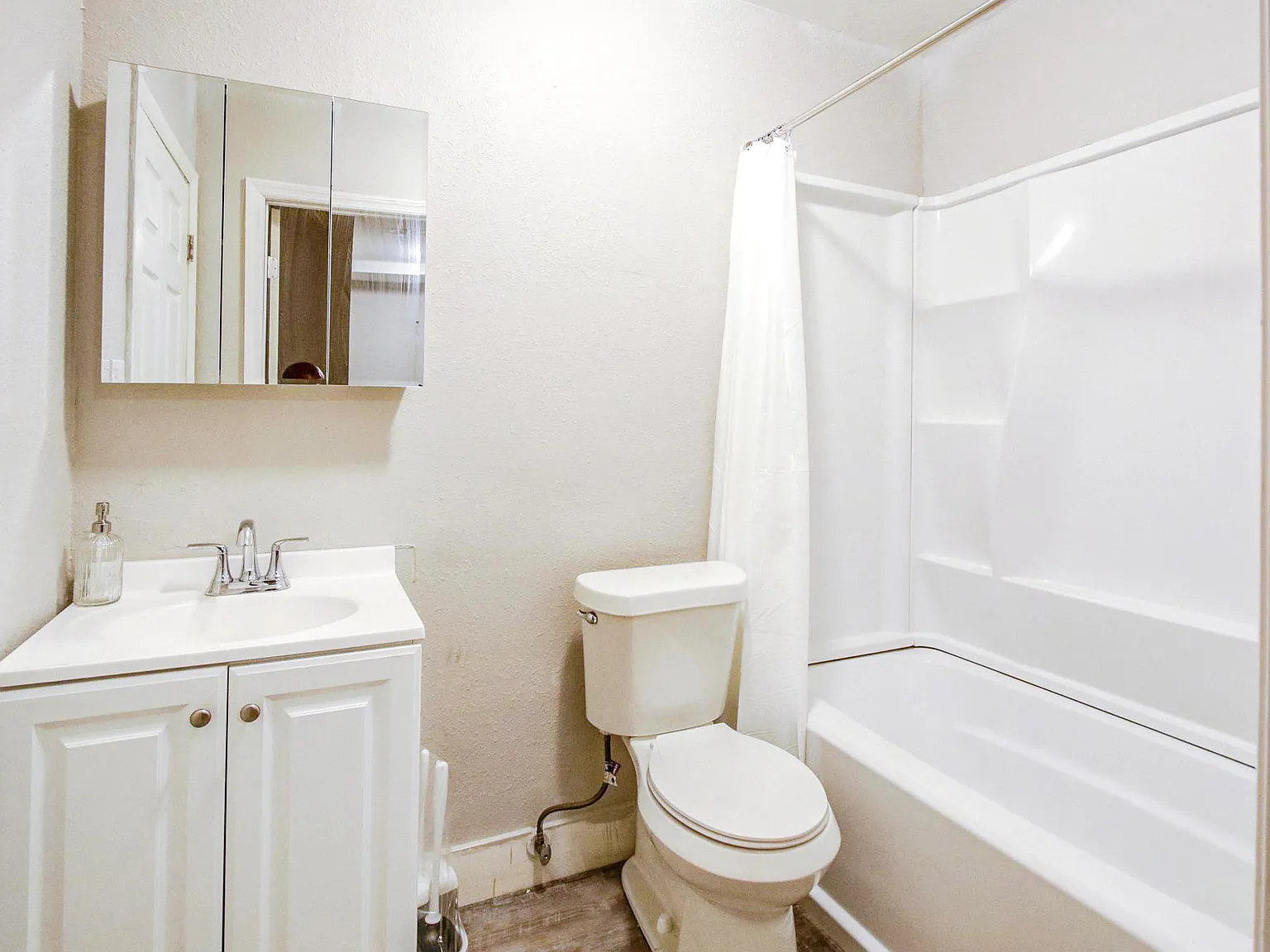 4 bed, 2.0 bath, 1384 sqft, $845 — Photo 4