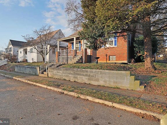 3rd image of 1019 Rose Hill Ave