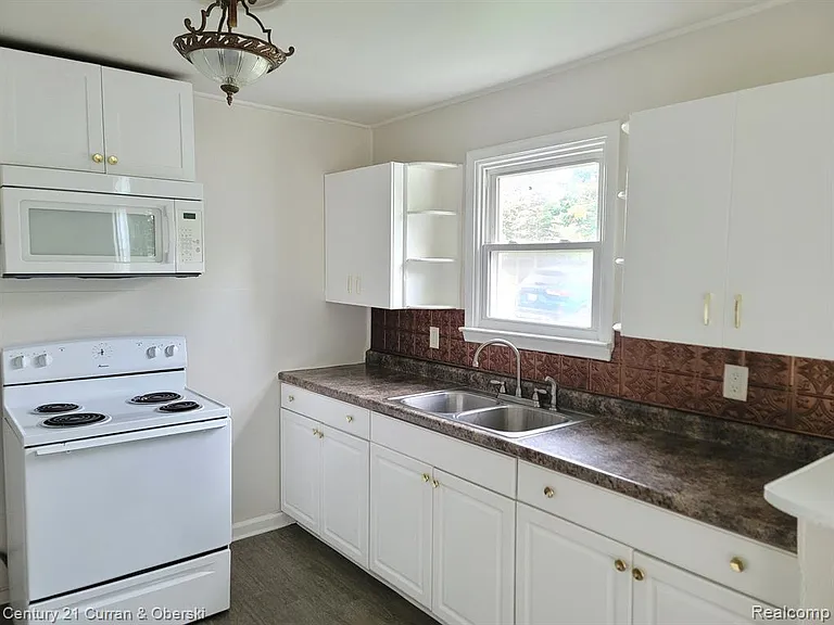 6960 Green Hwy #2 — Photo 4