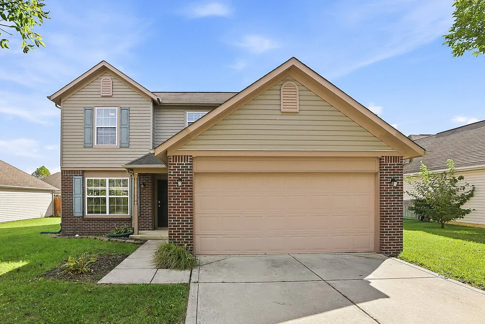 4 bed, 2.5 bath, 1704 sqft, $2,040 — Photo 1
