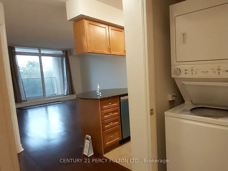 18 Kenaston Gdns #317 — Photo 11
