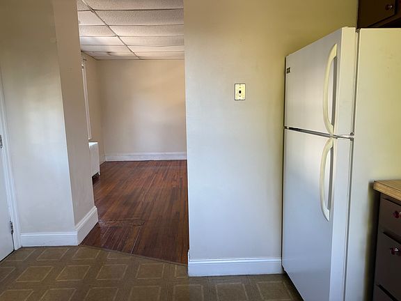 4th image of 949-951 Columbia St #3