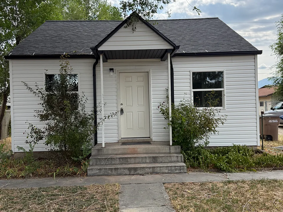 1541 S Navajo St
