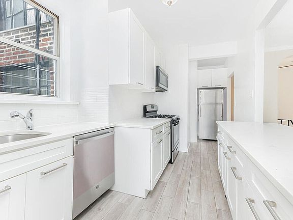 4th image of 511 W 232nd St APT E55